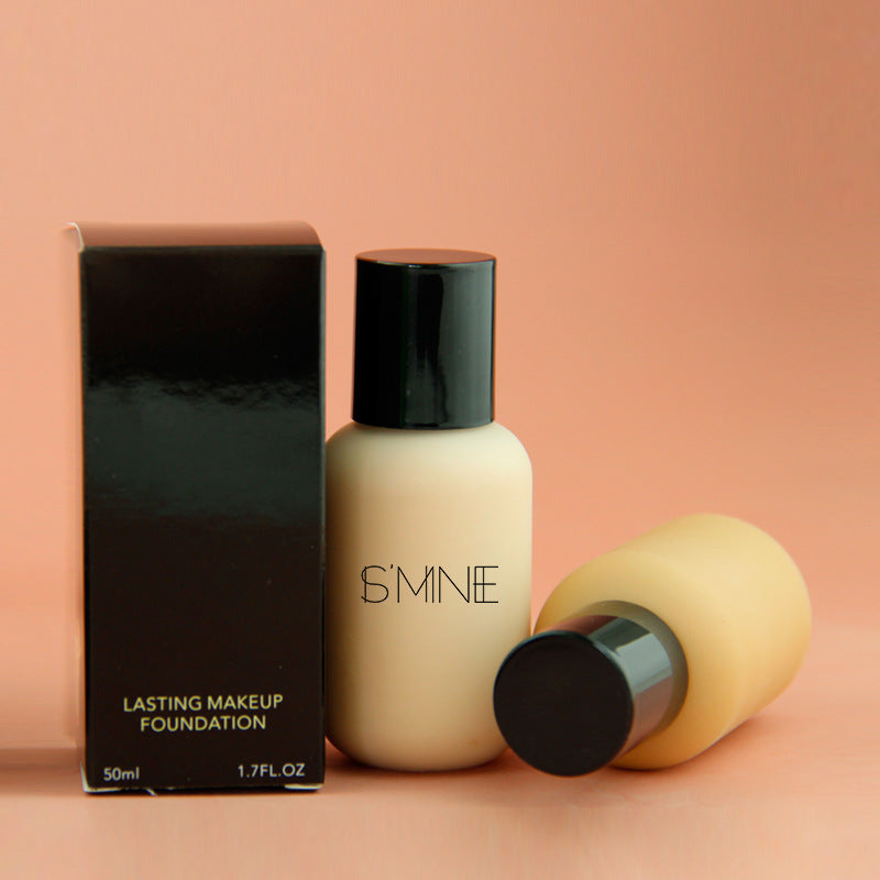 16-color liquid foundation, the powder is delicate and smooth, moisturizing and moisturizing without getting stuck in powder
