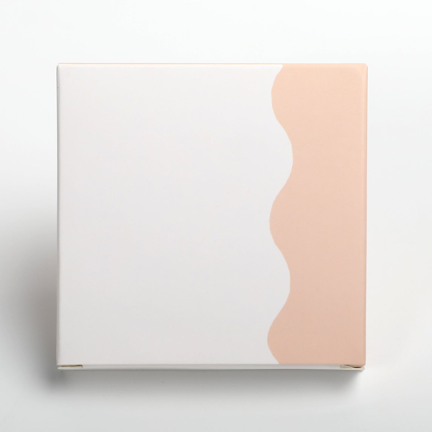 9-Color concealer covers dark circles, acne marks, spots, silhouette, nose shadow, brightens and modifies skin tone, and the integrated plate is convenient.