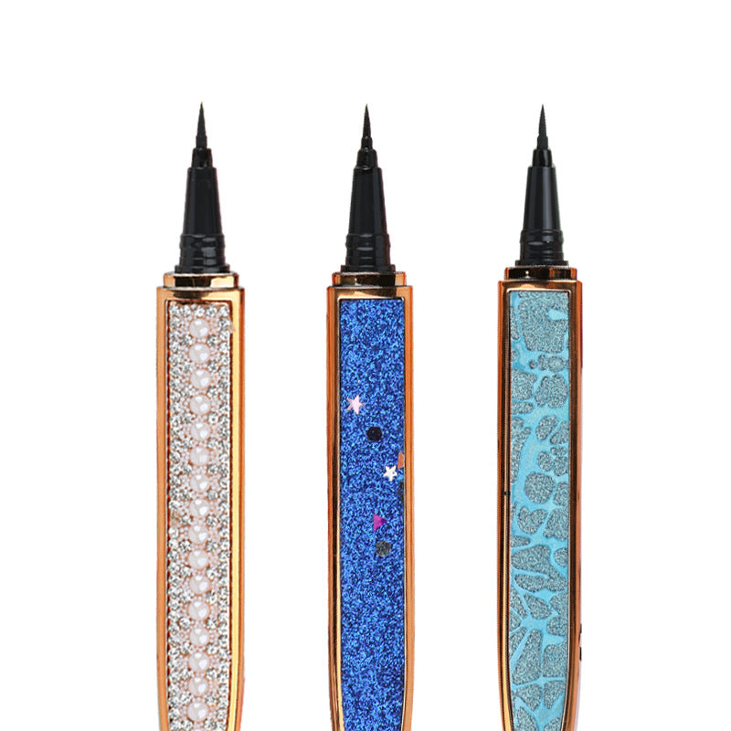 Diamond-encrusted eyeliner, soft-haired extremely fine nib, waterproof and sweat-proof, quick-drying and non-smudging eyeliner.