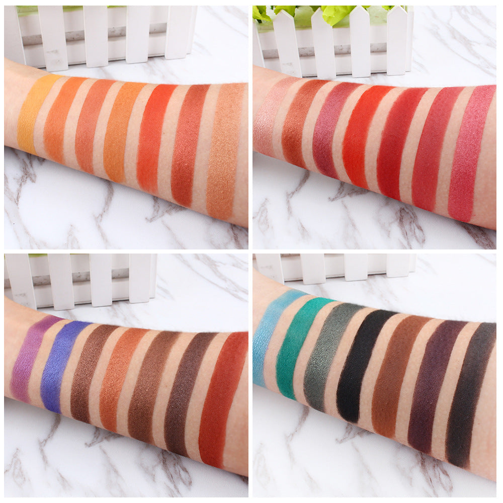 35-color eyeshadow disc, pearlescent matte eyeshadow disc, daily makeup disc, eyeshadow disc, white and black inside the packaging.